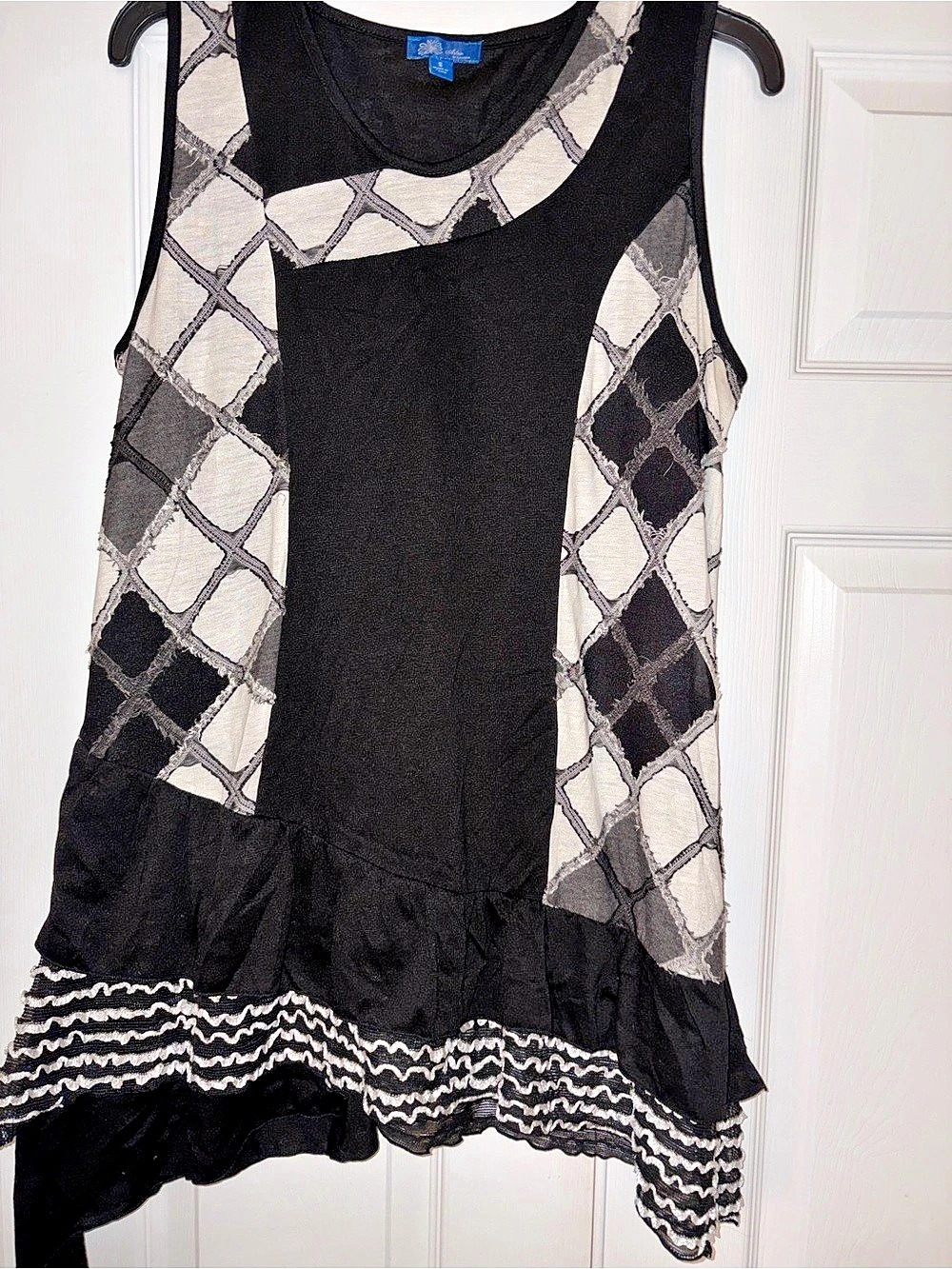 Aster Geometric Tunic in Black & Gray Small Like New